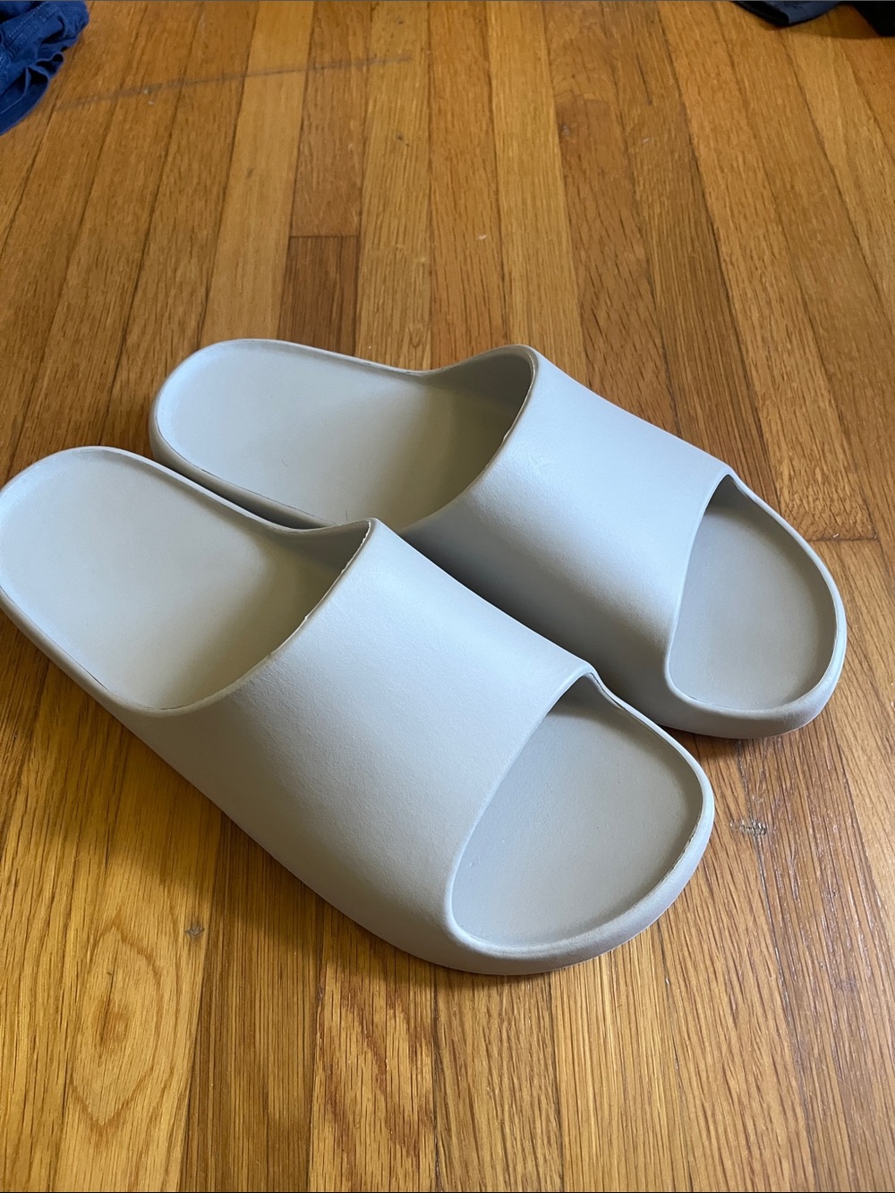 Minimalist Slide Sandals in Crème color